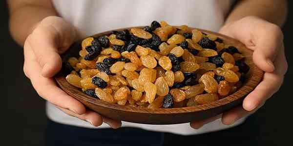 تصویر 2 از کشمش تیزابی با ظاهر تمیز و یک پارچه